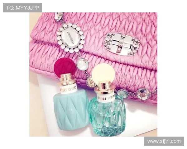 如何选择适合自己的开云集团旗下品牌miumiu的经典单品与搭配技巧 如何选择适合自己的开云集团旗下品牌miumiu的经典单品与搭配技巧